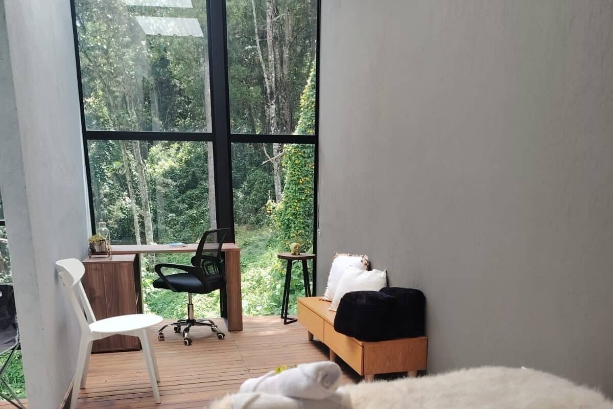 Appartement luxueux, balcon, vue sur la montagne