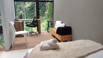 Luxury Apartment, Balcony, Mountain View