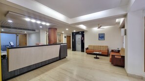 Lobby - Hotel Skylon By Bizzgrow Hotels (Ahmedabad)
