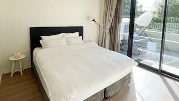 Iron/ironing board, WiFi, bed sheets