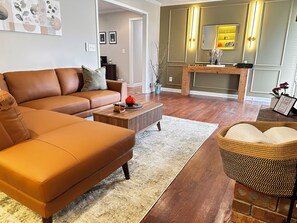 Lobby - Chic Digs! Minutes to The Battery, Truist, Vinings & Pace academy (Atlanta)