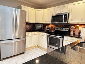 Private kitchen - Chic Digs! Minutes to The Battery, Truist, Vinings & Pace academy (Atlanta)