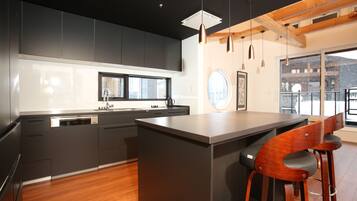 Luxury Villa, River View | Dapur peribadi