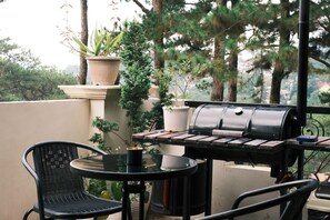 Outdoor dining - Blueridge Mountain Cabin (Baguio)