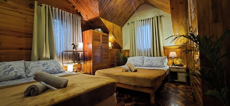 Comfort Quadruple Room. Blueridge Mountain Cabin