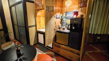 Family Room, Non Smoking, Private Bathroom | Interior