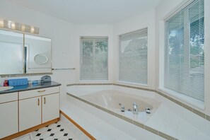 Bathroom - Cozy spacious quiet house (Delta)