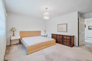 Room - Cozy spacious quiet house (Delta)