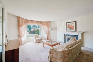 Living area - Cozy spacious quiet house (Delta)