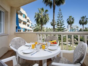 Outdoor dining - Sunstay Costa Lago Pretty Flat II Torremolinos (Torremolinos)