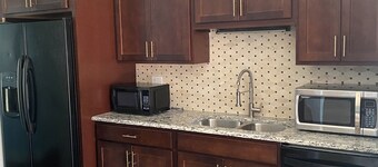 Marvelous ROOM FOR RENT SHARED-BATHROOM house with AC in Fayetteville