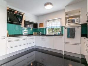 Private kitchen - Family & Pet-Friendly Oasis in Alpbachtal (Radfeld)