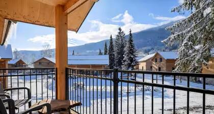 Premium apartment at a lake with mountain views