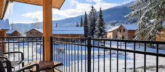 Premium apartment at a lake with mountain views