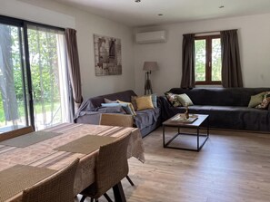 TV - Beautiful house on holiday park with pool (Lacapelle Marival)