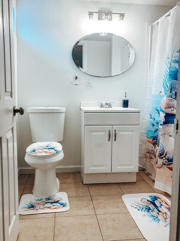 Towels, soap, shampoo, toilet paper