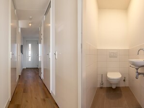 Bathroom - Harbour apartment with beautiful views (Kortgene)