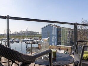 Outdoor dining - Harbour apartment with beautiful views (Kortgene)