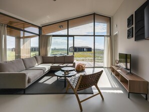 TV - Nature house in the Zeeland polder landscape (Wissenkerke)