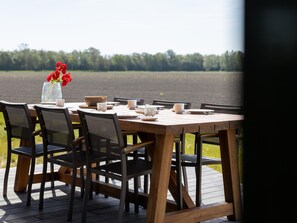 Outdoor dining - Nature house with views over fields (Wissenkerke)