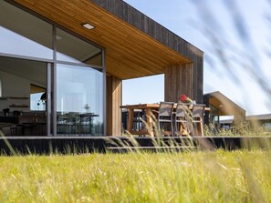 Outdoor dining - Nature house with views over fields (Wissenkerke)