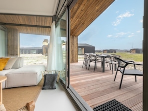 TV - Nature house suitable for families with a dog. (Wissenkerke)