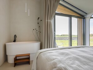 3 bedrooms, Internet - Beautiful nature house with terrace by the water (Wissenkerke)