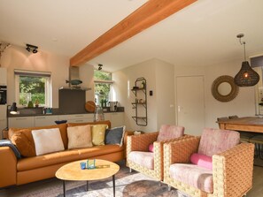 TV - Delightful holiday home with garden and porch. (Kamperland)
