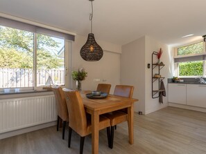 Dining - Holiday home with covered terrace by the coast (Kamperland)