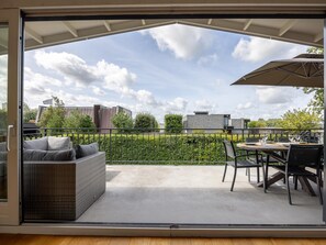 Outdoor dining - Spaciously designed home by Veerse Meer. (Kamperland)