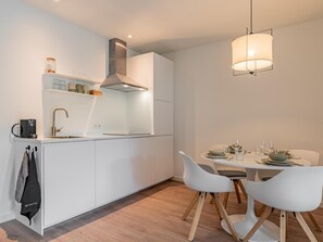 Fridge, oven, stovetop, dishwasher - Nice, light apartment with a terrace. (Kamperland)