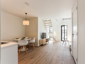 Dining - Nice, light apartment with a terrace. (Kamperland)