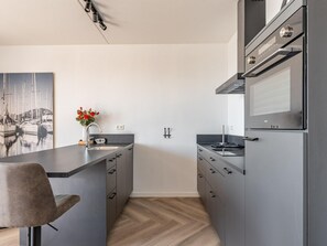 Kühlschrank, Ofen, Herdplatte, Geschirrspüler