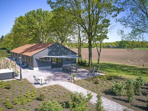 Outdoor dining - Charming rural bungalow (Bladel)
