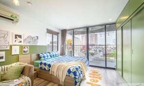 Deluxe Studio | Minibar, individually furnished, free WiFi, bed sheets