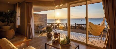 Twin Room, 2 Twin Beds, Private Bathroom, Sea View | Interior