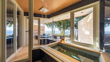 Luxury Double Room, 1 King Bed, Private Bathroom, Sea View | Interior