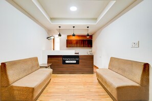 House | Meja sambut tetamu