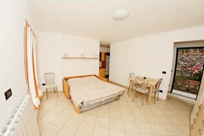 Classic Apartment, 2 Bedrooms | Living room - Apartment in Casanova Lerrone (Casanova Lerrone)