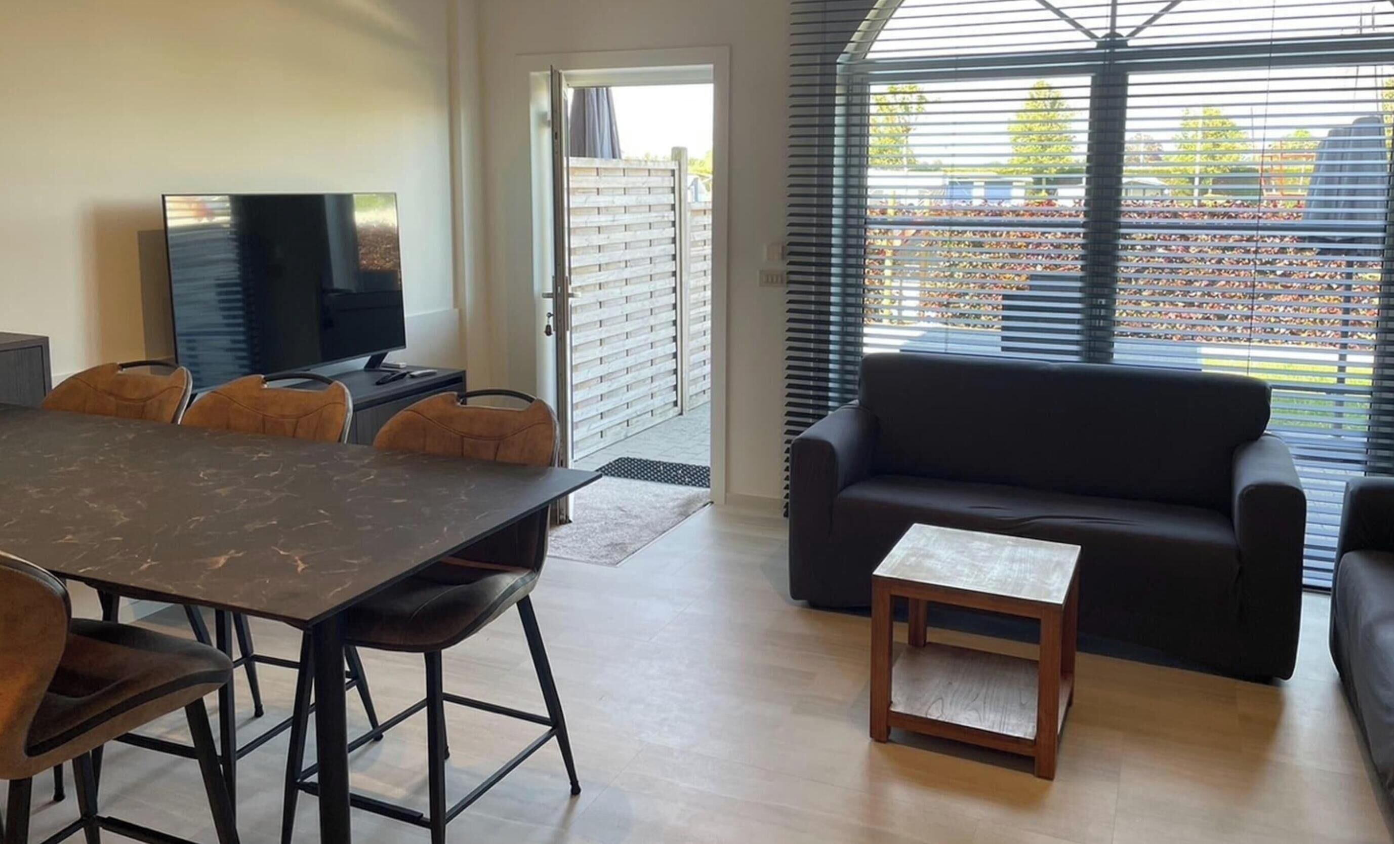 Classic Apartment, 2 Bedrooms | Living room