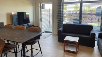 Classic Apartment, 2 Bedrooms | Living room