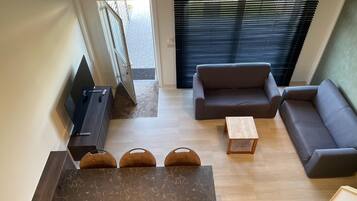 Classic Apartment, 2 Bedrooms | Living room