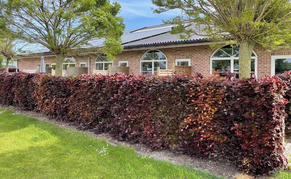 المنشأة من الخارج