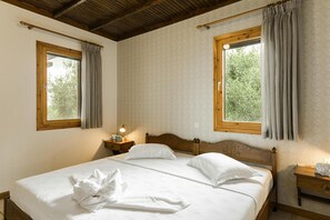 Classic House, 3 Bedrooms - Seaview Holiday Home in Gerakini for 6 (Polygyros)