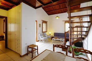 Comfort House, 3 Bedrooms | Dining - Seaview Holiday Home in Gerakini for 6 (Polygyros)
