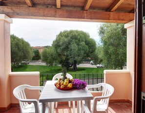 Comfort Apartment, 3 Bedrooms | Balcony - Apartment in San Teodoro (San Teodoro)