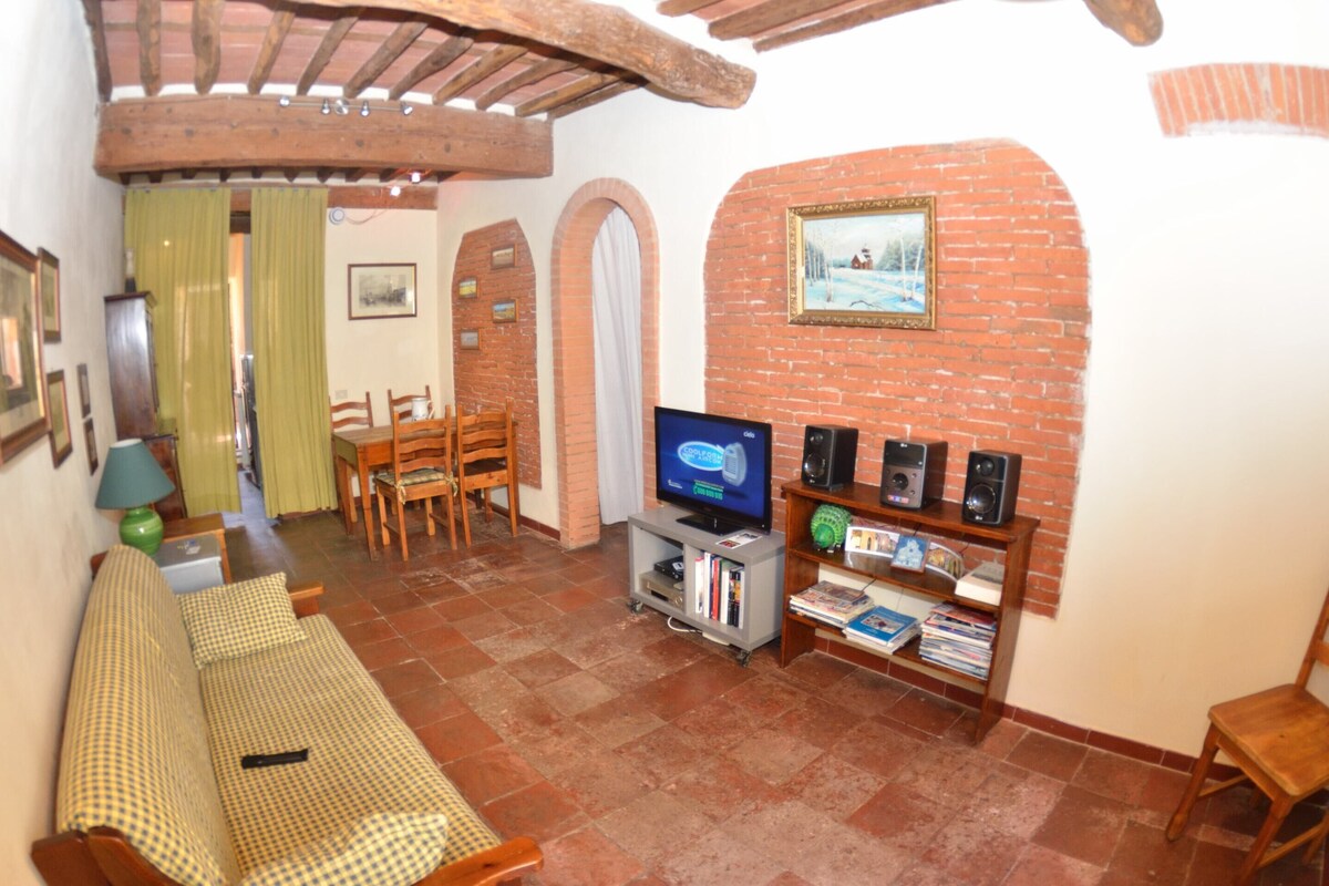 Classic House, 3 Bedrooms | Living room