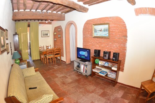 Lucca Central Garden Cottage