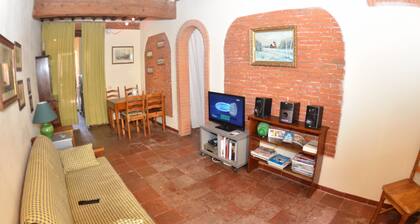 Lucca Central Garden Cottage