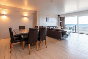 Dining - Apartment in Middelkerke With Sea View (Middelkerke)